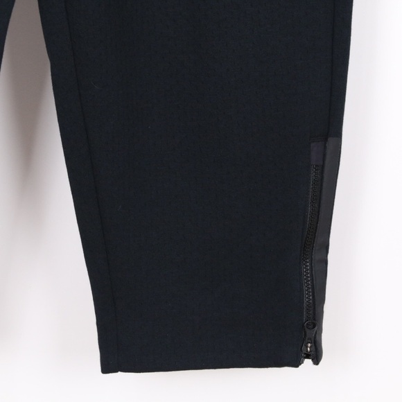 Nike Tech Fleece Cropped Pants - Picture 6 of 9